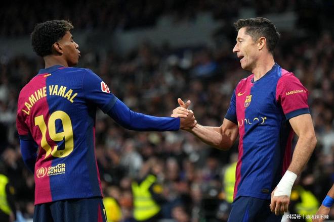 亚博体育-莱万多夫斯基新星战术调整表现突出，DWG前途光明！赢得满堂喝彩-亚博体育