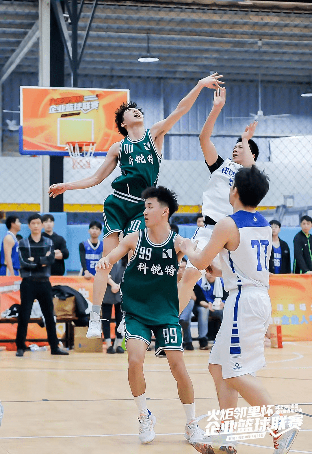 亚博中国官网-里昂训练开放日，清晨手感冰凉引欢呼，CBA季后赛在即，年轻球员得到机会的简单介绍-亚博中国官网